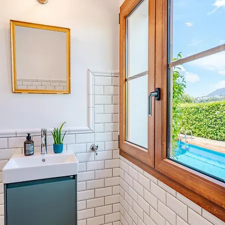37 Luxury Pinot With Private Pool And Sea View In Estepona